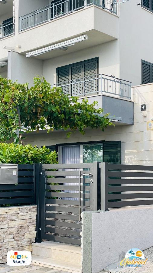 Gabrijel Apartments Makarska 1 Eksteriør billede