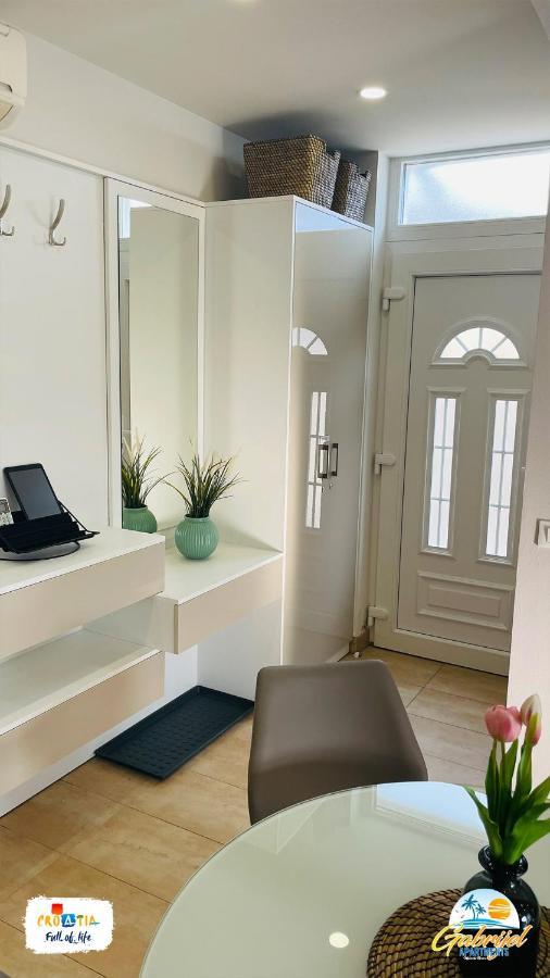 Gabrijel Apartments Makarska 1 Eksteriør billede