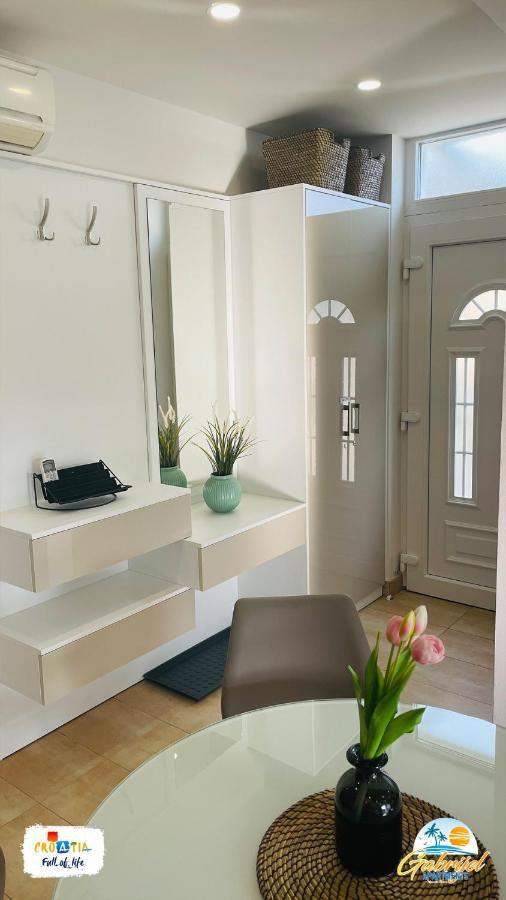 Gabrijel Apartments Makarska 1 Eksteriør billede