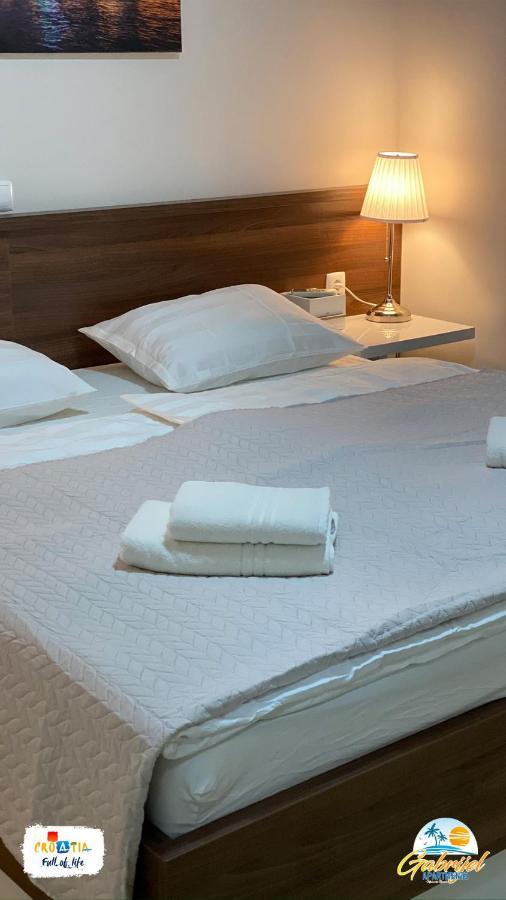 Gabrijel Apartments Makarska 1 Eksteriør billede
